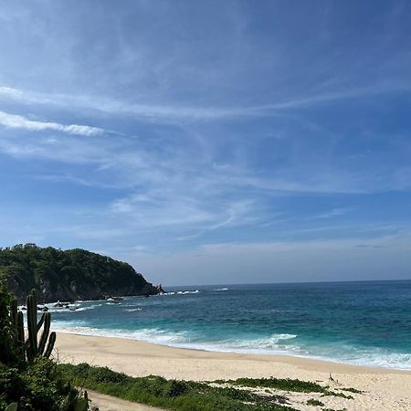 Manta Raya Hotel - Right On The Beach Куатуналько Экстерьер фото