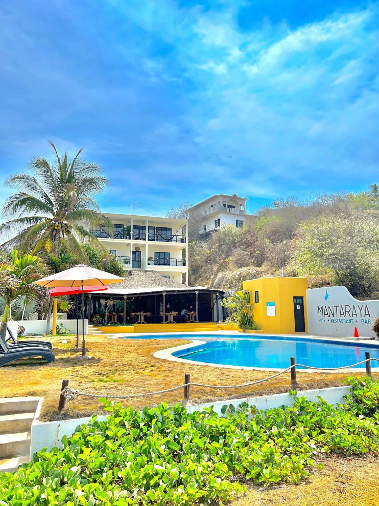 Manta Raya Hotel - Right On The Beach Куатуналько Экстерьер фото