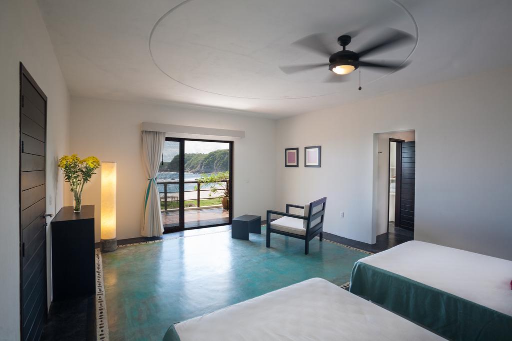 Manta Raya Hotel - Right On The Beach Куатуналько Экстерьер фото
