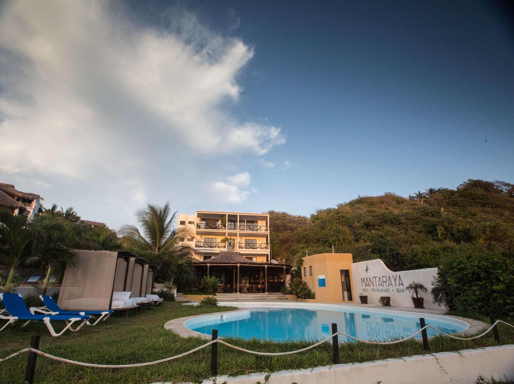 Manta Raya Hotel - Right On The Beach Куатуналько Экстерьер фото